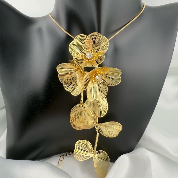 Zara famous Kate Gold Floral Necklace